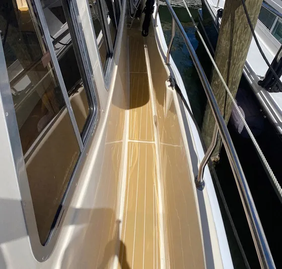 Quahog Yacht Photos Pics 