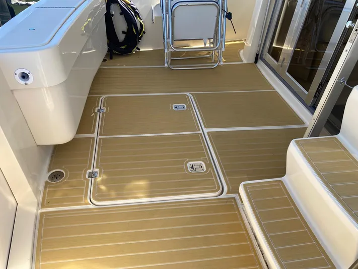 Quahog Yacht Photos Pics 