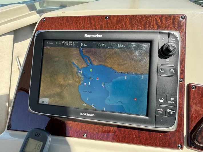  Yacht Photos Pics Raymarine navigation system on 2012 Sea Ray 370 Sundancer, displaying Lake Washington map.
