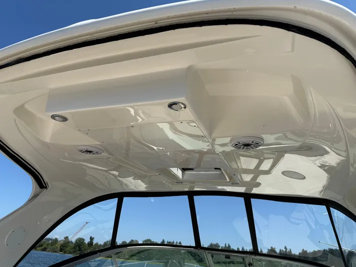  Yacht Photos Pics 2012 Sea Ray 370 Sundancer boat interior ceiling with speakers and lights.