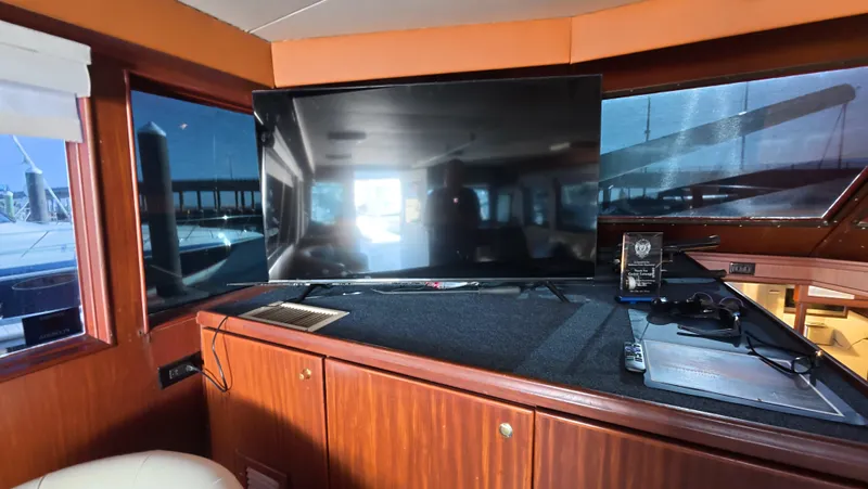 Lochloosa Yacht Photos Pics 1979 Hatteras Sportfish interior with TV and wooden cabinetry.