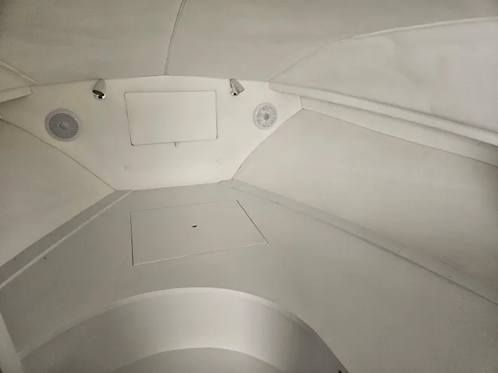  Yacht Photos Pics Interior cabin of a 1996 Blackfin 33 Combi boat, featuring white walls and ceiling.