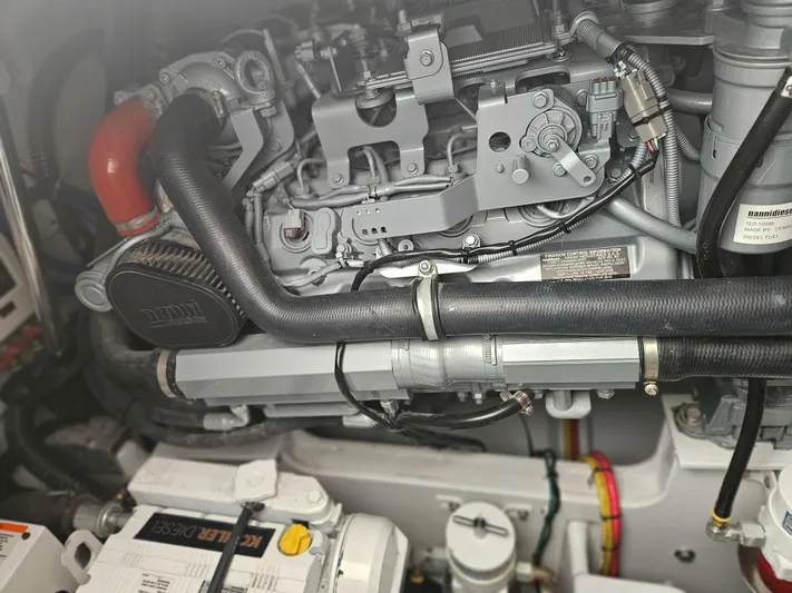  Yacht Photos Pics Engine compartment of a 1996 Blackfin 33 Combi boat, showcasing detailed mechanical components.