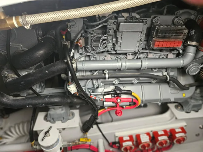  Yacht Photos Pics Engine compartment of a 1996 Blackfin 33 Combi boat, showcasing detailed mechanical components.