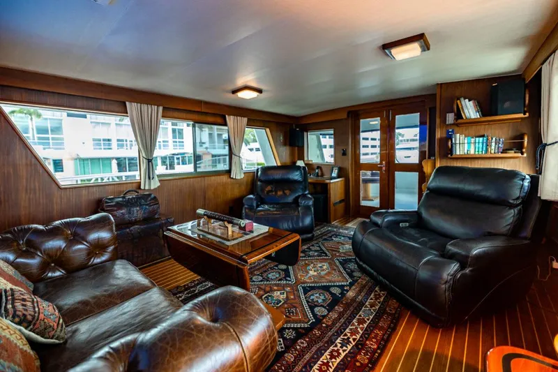 Cavalier Yacht Photos Pics Main Salon