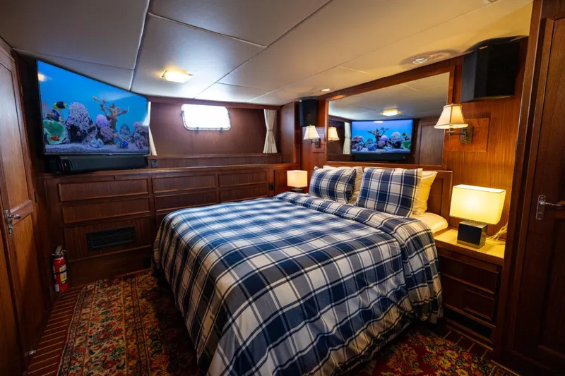 Cavalier Yacht Photos Pics Master Stateroom