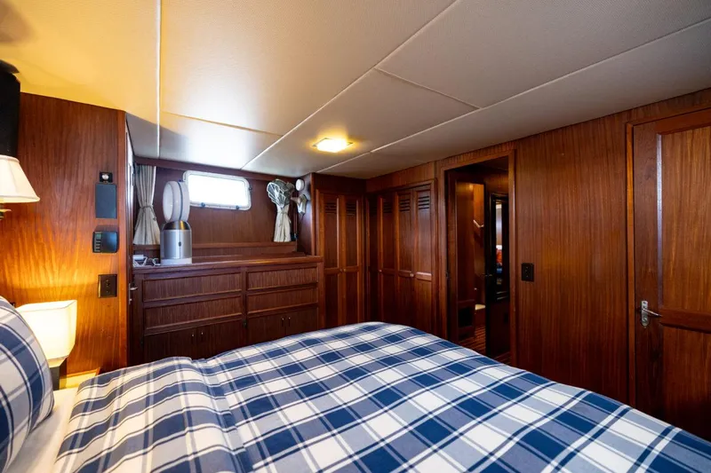Cavalier Yacht Photos Pics Master Stateroom
