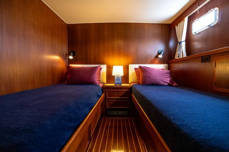 Cavalier Yacht Photos Pics Guest Cabin 1