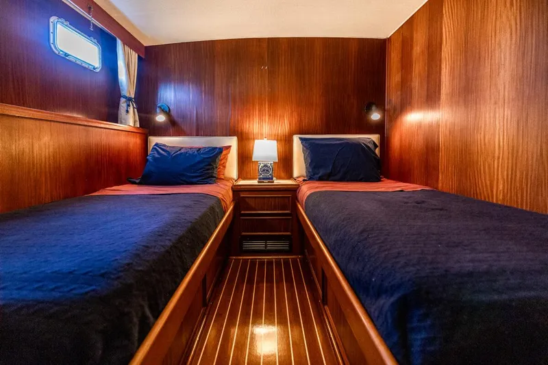 Cavalier Yacht Photos Pics Guest Cabin 2