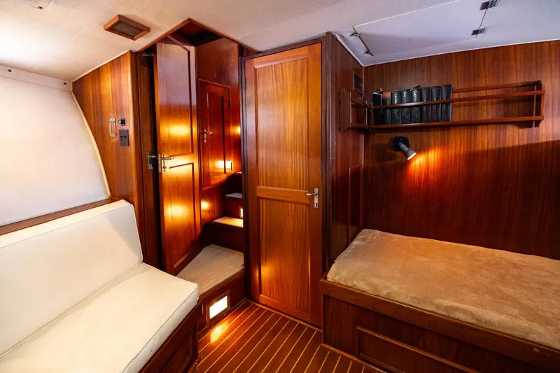 Cavalier Yacht Photos Pics Crew Quarters