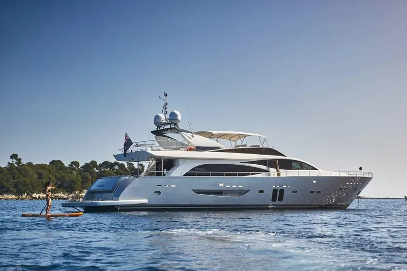 Hummingbird Yacht Photos Pics 