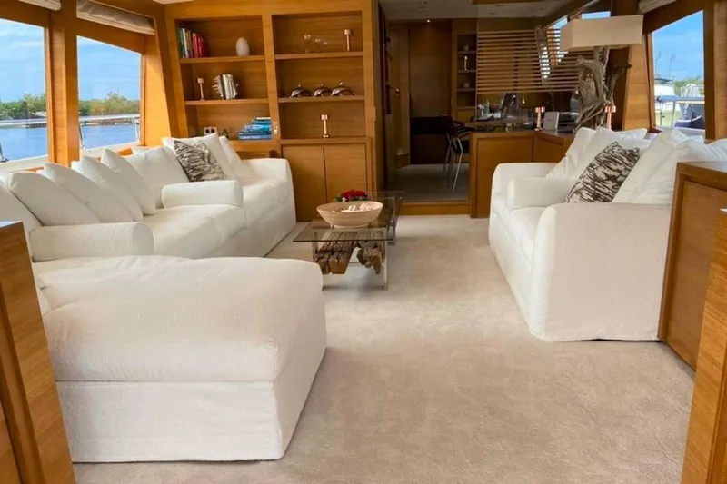 Hummingbird Yacht Photos Pics 