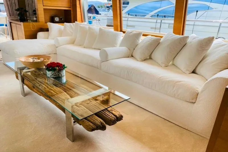 Hummingbird Yacht Photos Pics 