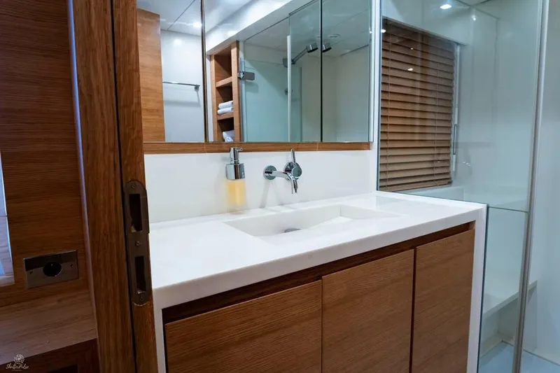 Hummingbird Yacht Photos Pics 