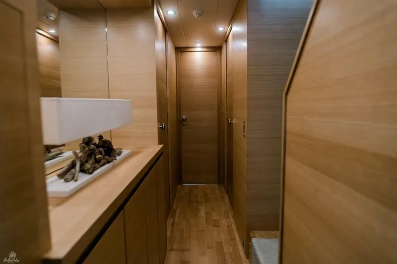 Hummingbird Yacht Photos Pics 