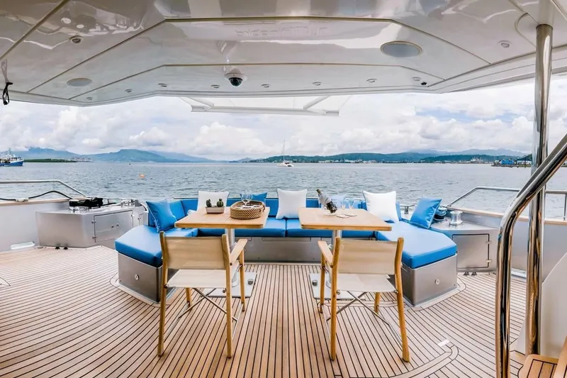 Hummingbird Yacht Photos Pics 