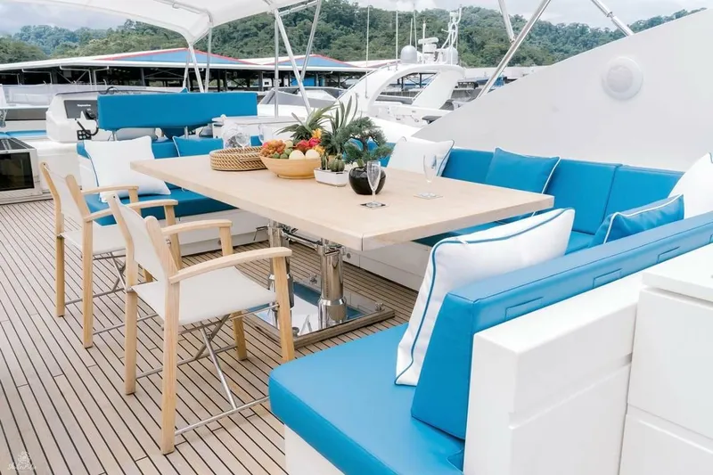 Hummingbird Yacht Photos Pics 