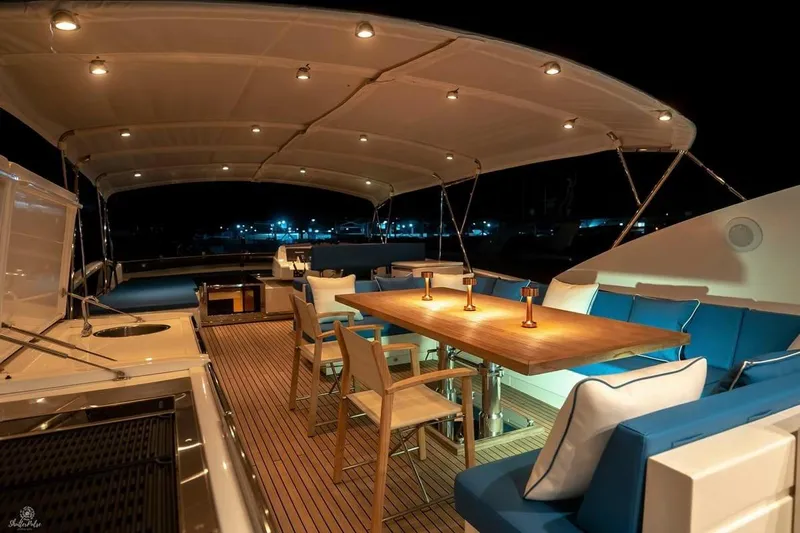 Hummingbird Yacht Photos Pics 