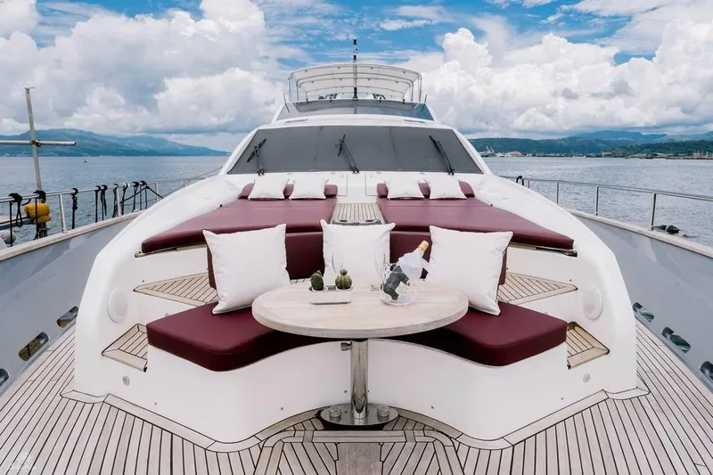 Hummingbird Yacht Photos Pics 