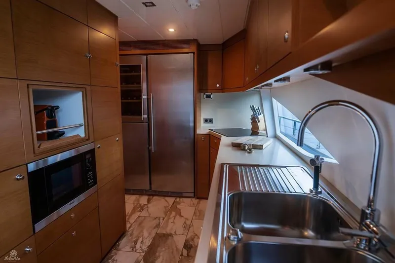 Hummingbird Yacht Photos Pics 