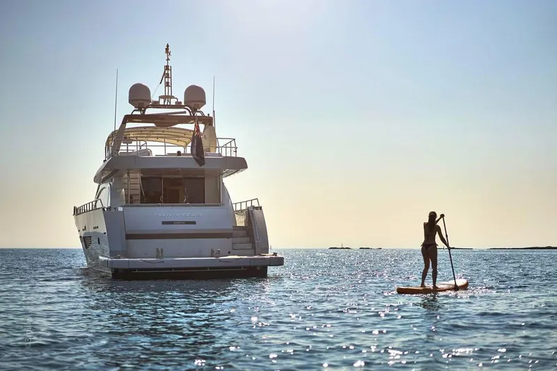 Hummingbird Yacht Photos Pics 