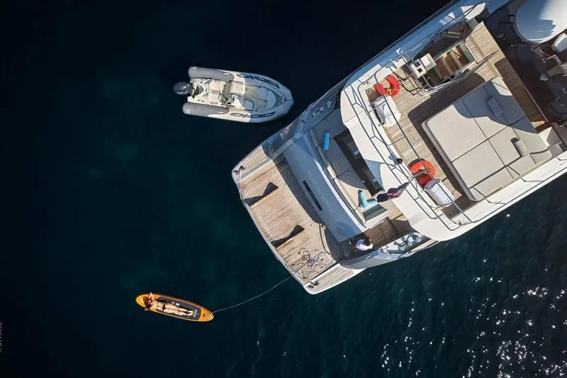 Hummingbird Yacht Photos Pics 