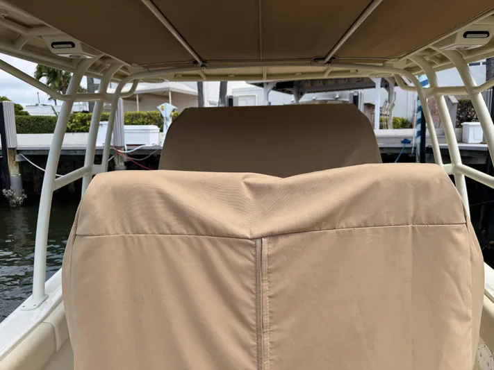  Yacht Photos Pics 2018 Chris-Craft Catalina 30 boat with beige seat covers at a dock.