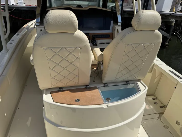  Yacht Photos Pics 2018 Chris-Craft Catalina 30 boat interior with beige leather seats and control panel.