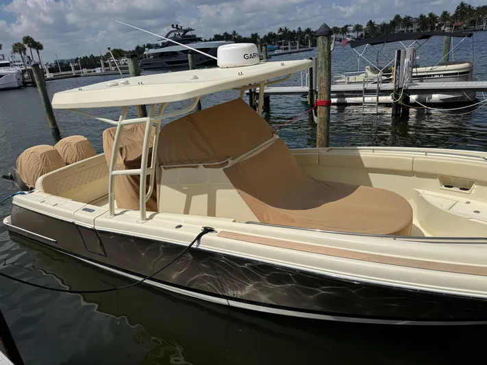  Yacht Photos Pics 2018 Chris-Craft Catalina 30 boat docked, featuring a sleek design and beige covers.