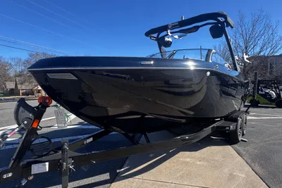 Malibu Wakesetter 25 LSV
