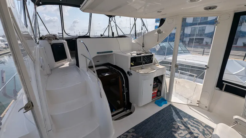 Anna Leeza Yacht Photos Pics 2004 Meridian 408 Motor Yacht interior with stairs, helm, and seating area.