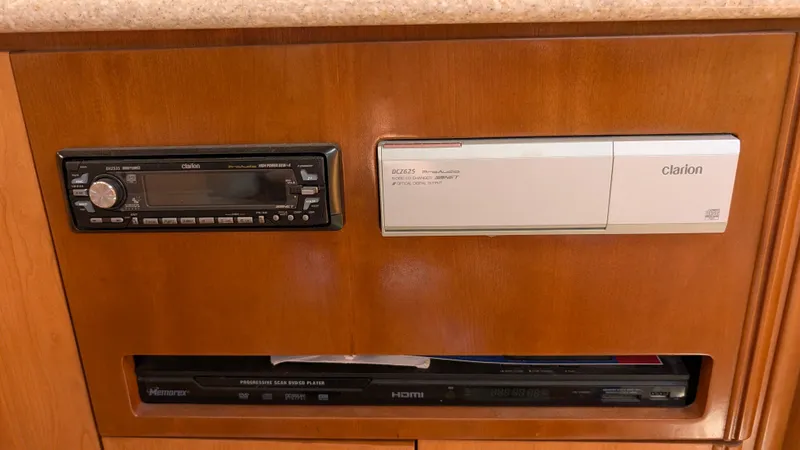 Anna Leeza Yacht Photos Pics 2004 Meridian 408 Motor Yacht audio system with Clarion and HDMI components.