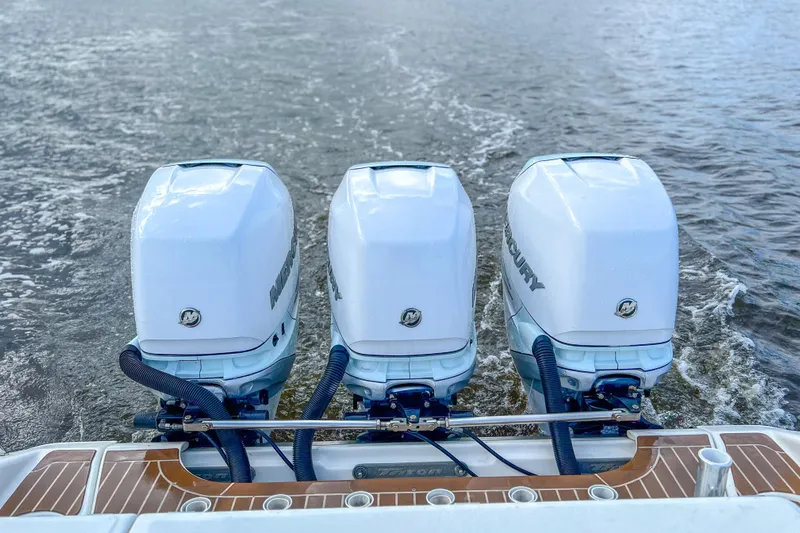  Yacht Photos Pics Triple Mercury outboard engines on a 2008 Triton 351 CC boat in motion.