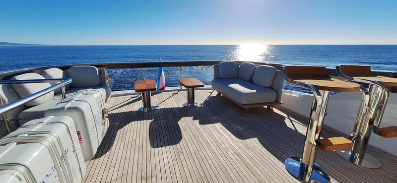 Nassara Yacht Photos Pics Luxurious 2023 Azimut 78 yacht deck with ocean view, featuring elegant seating and bar stools.