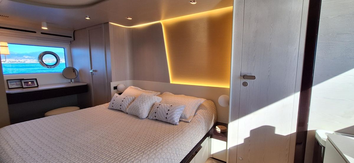 2023 Azimut 77 