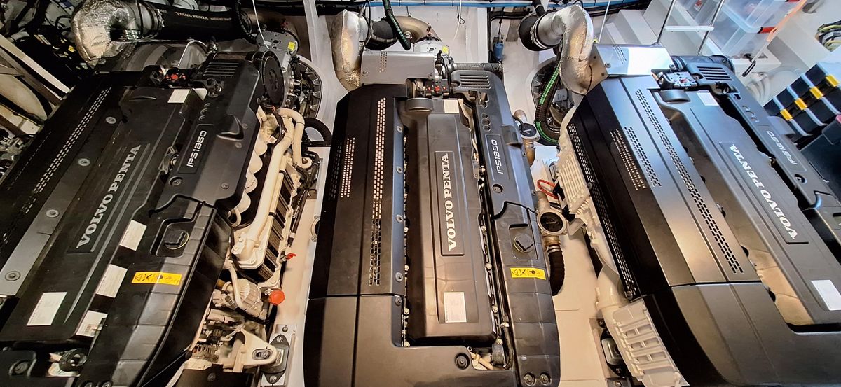 2023 Azimut 77 