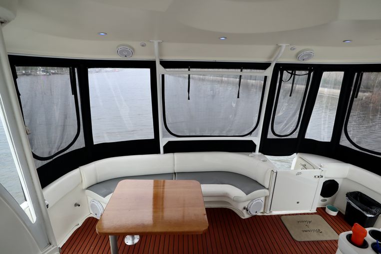 2005-45-cruisers-yachts-455-express-motoryacht