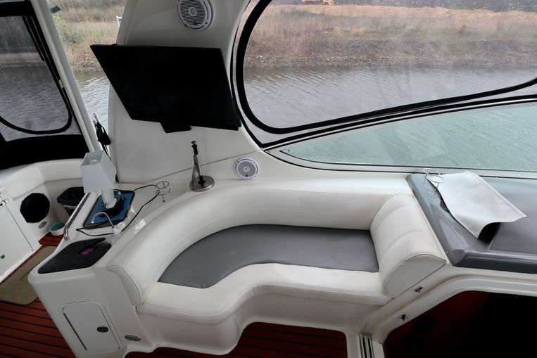 2005-45-cruisers-yachts-455-express-motoryacht