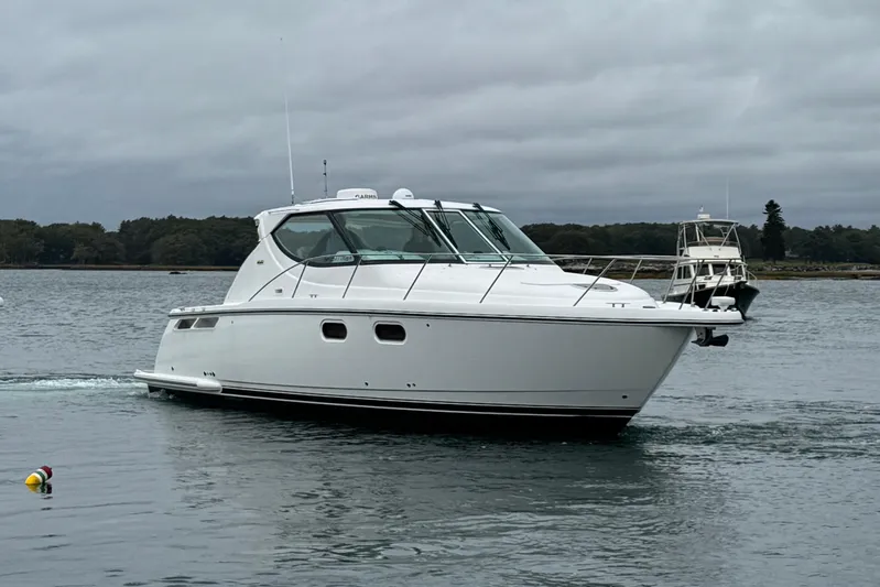  Yacht Photos Pics 2008 Tiara Yachts 3900 Sovran on calm waters.