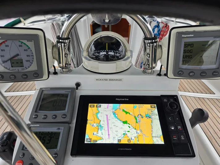 Salish Breeze Yacht Photos Pics Raymarine ST60 with Axiom 9" Chartplotter (2018)