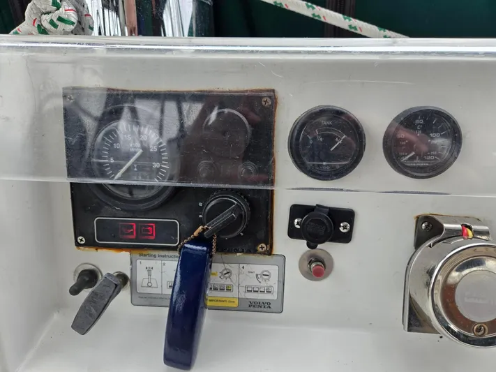 Salish Breeze Yacht Photos Pics Engine Panel