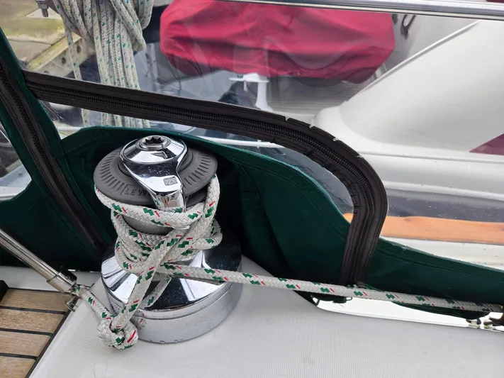 Salish Breeze Yacht Photos Pics Lewmar 52 2-speed Primary Winches