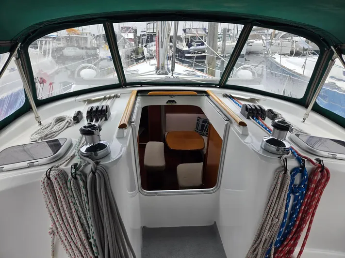 Salish Breeze Yacht Photos Pics Beneteau 423 Cockpit into Companionway