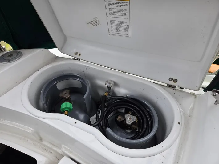 Salish Breeze Yacht Photos Pics Double Propane Tanks