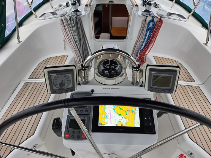 Salish Breeze Yacht Photos Pics Beneteau 423 Helm Station