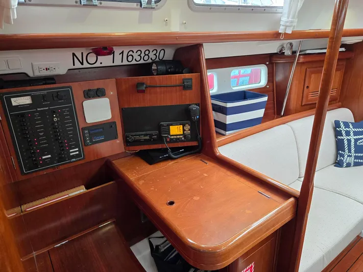 Salish Breeze Yacht Photos Pics Beneteau 423 Nav Station