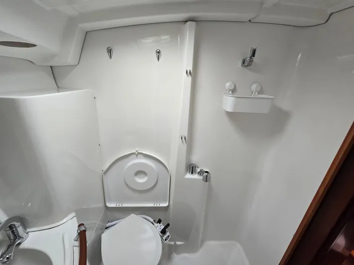 Salish Breeze Yacht Photos Pics Main Head w/ Shower