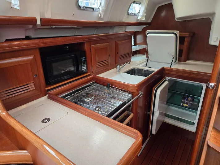 Salish Breeze Yacht Photos Pics Gallery with Front-loading Fridge & Top-loading Freezer
