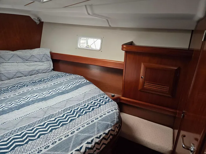 Salish Breeze Yacht Photos Pics Forward Main Cabin w/ Seat