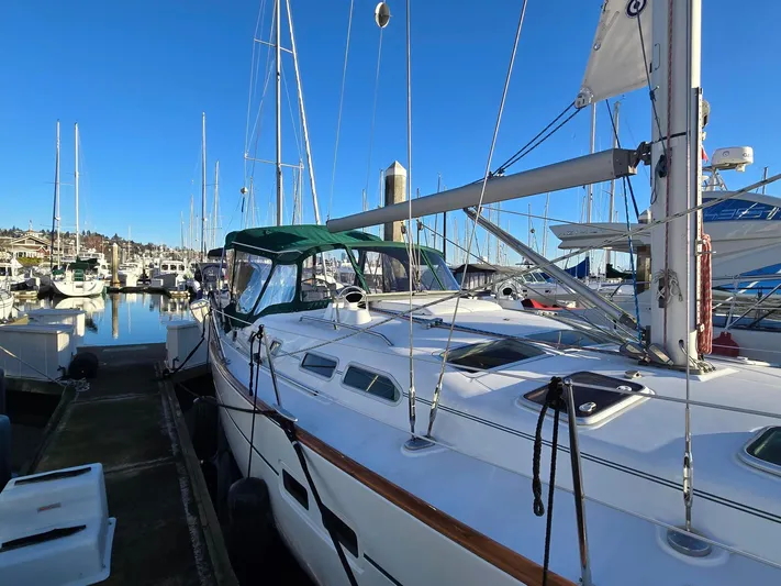 Salish Breeze Yacht Photos Pics Beneteau 423 Salish Breeze